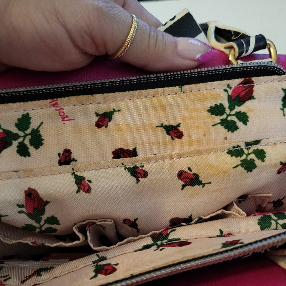 Pretty Betsey Johnson Handbag. - Picture 5 of 9
